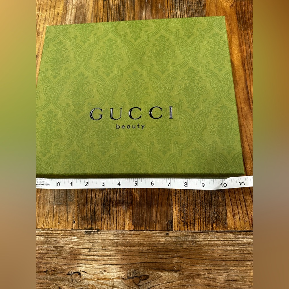 Gucci Beauty Olive Green Embossed Gift Box - Picture 4 of 5
